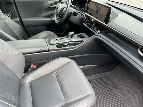 Used 2023 Toyota Crown Limited image 22