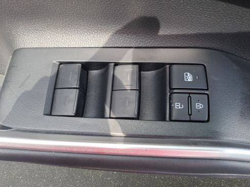 Used 2021 Toyota Highlander XLE FWD image 26