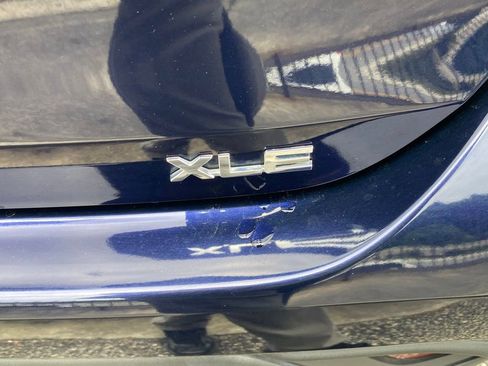 Used 2022 Toyota Highlander XLE FWD image 16