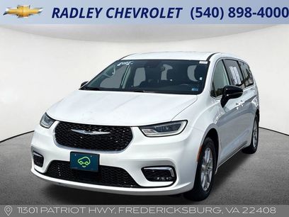 Used 2024 Chrysler Pacifica Touring-L