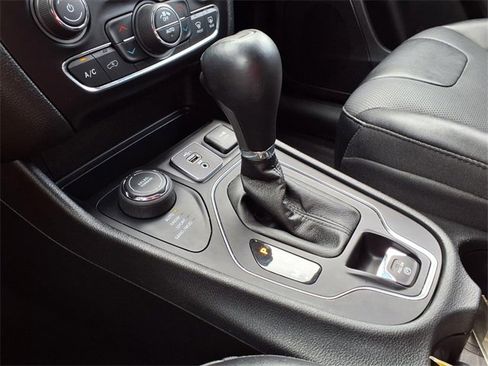 Used 2022 Jeep Cherokee Latitude Lux image 11