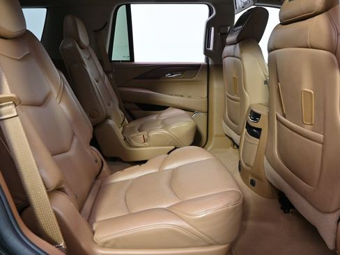 Used 2016 Cadillac Escalade Platinum AWD/4WD image 18