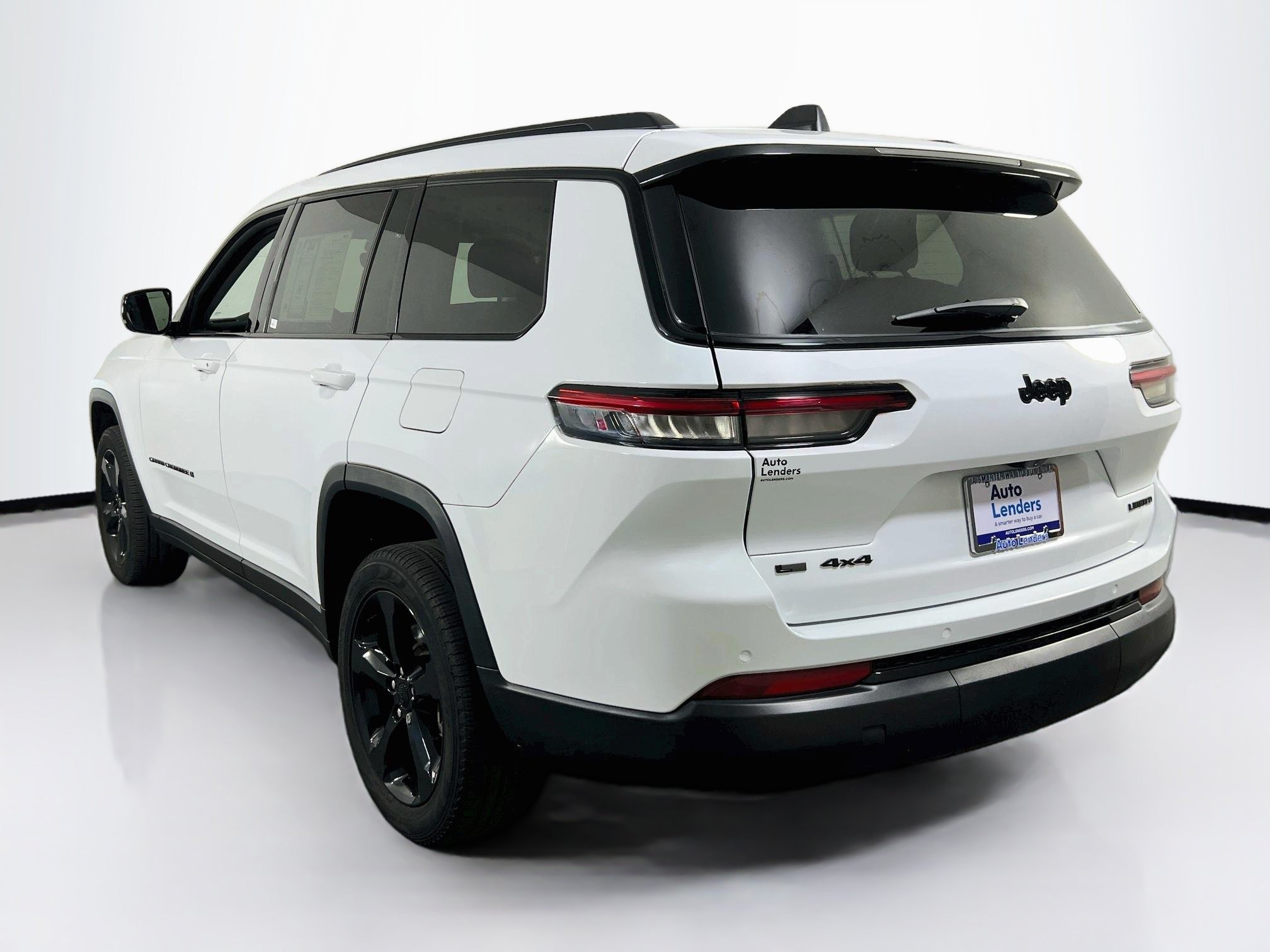 Used 2023 Jeep Grand Cherokee L Limited w/ Black Appearance Package AWD/4WD image 7