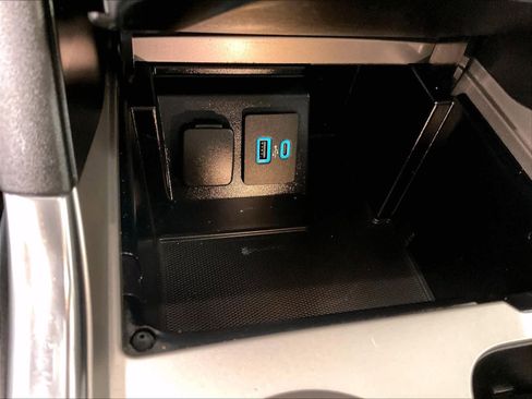 Used 2020 Ford Explorer Platinum w/ Premium Technology Package image 27