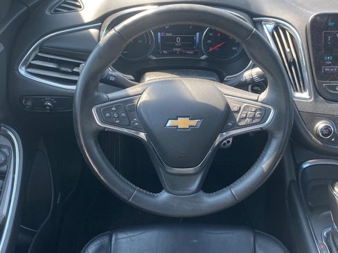Used 2017 Chevrolet Malibu Hybrid w/ Leather Package FWD image 4
