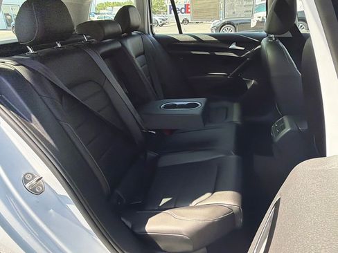 Used 2018 Volkswagen Golf SEL FWD image 12