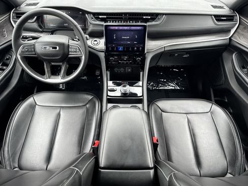 Used 2024 Jeep Grand Cherokee Limited image 8