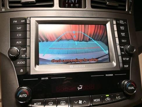 Used 2012 Toyota Avalon Limited image 19