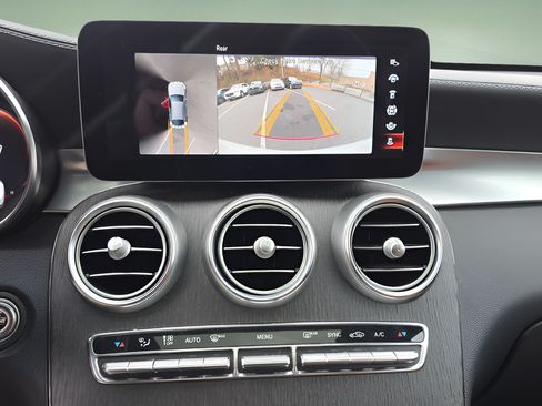 Used 2022 Mercedes-Benz GLC 300 4MATIC Coupe image 27