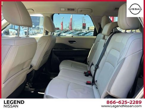 Used 2023 Nissan Pathfinder SL image 12