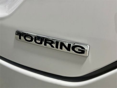 New 2025 Honda Pilot Touring image 11