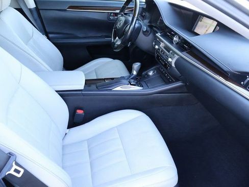 Used 2017 Lexus ES 350 w/ Ultra Luxury Package image 11