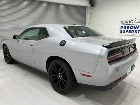 Used 2017 Dodge Challenger SXT w/ Blacktop Package image 6