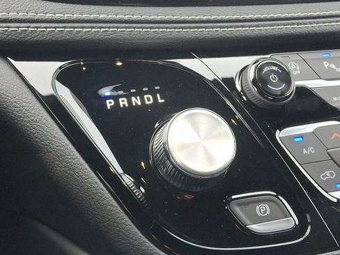 New 2026 Chrysler Pacifica Limited w/ Uconnect Theater Family Group image 14