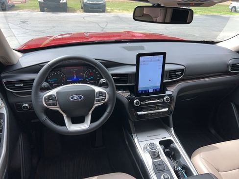 Used 2023 Ford Explorer Limited w/ Limited Technology Package image 21