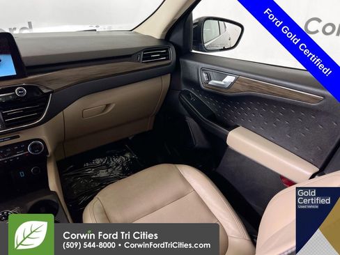 Used 2020 Ford Escape Titanium image 28