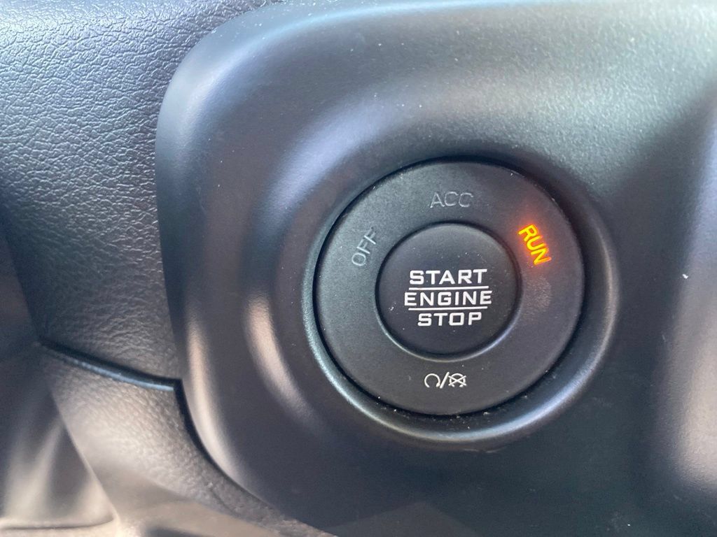 Used 2023 Jeep Wrangler Unlimited Sahara AWD/4WD image 15