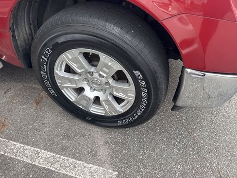 Used 2017 Nissan Titan SV image 4