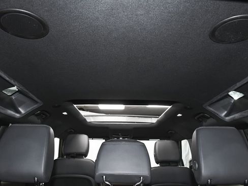 Used 2023 Land Rover Defender 110 X-Dynamic SE image 66