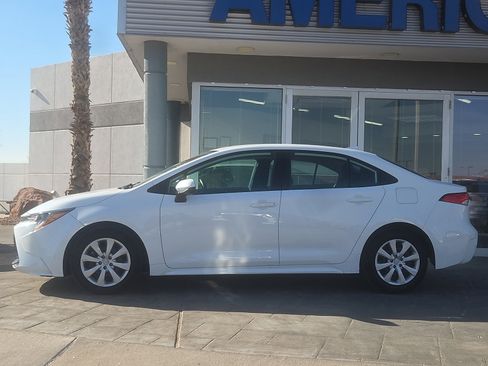 Used 2025 Toyota Corolla LE image 3