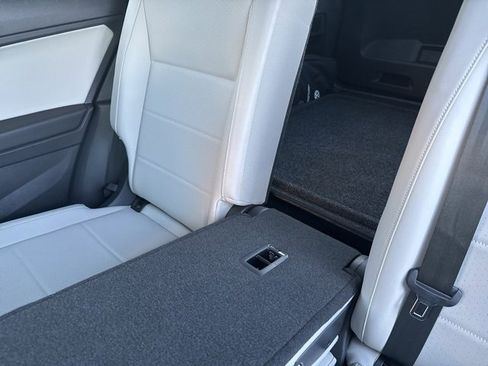 Used 2021 Volkswagen Tiguan SE R-Line image 17