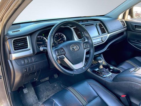 Used 2019 Toyota Highlander AWD V6 image 10