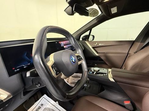 Used 2023 BMW iX xDrive50 w/ Sport Package AWD/4WD image 20
