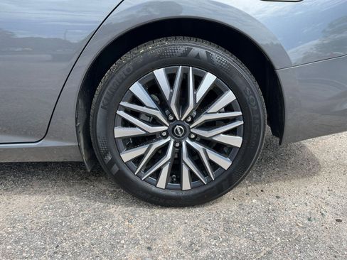 Used 2025 Nissan Altima 2.5 SV image 29