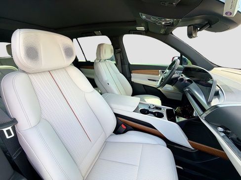 New 2026 Cadillac Vistiq Sport w/ LPO, Floor Liner Package AWD/4WD image 16