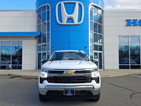 Used 2023 Chevrolet Silverado 1500 LT image 2