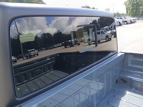 Used 2025 Jeep Gladiator Rubicon AWD/4WD image 8