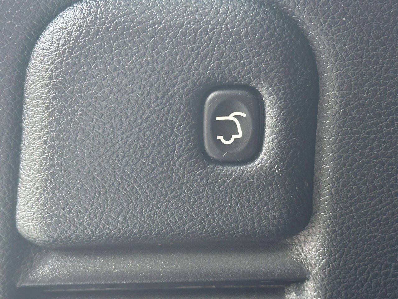 Used 2019 Jeep Grand Cherokee Limited AWD/4WD image 15