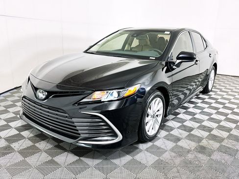 Used 2023 Toyota Camry LE image 7