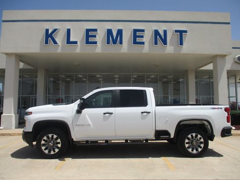 Used 2025 Chevrolet Silverado 2500 Custom w/ Custom Convenience Package AWD/4WD image 1