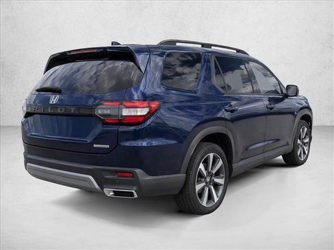 Used 2023 Honda Pilot Touring image 7
