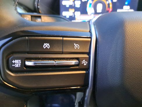 Used 2024 Chevrolet Colorado ZR2 w/ ZR2 Convenience Package III image 16