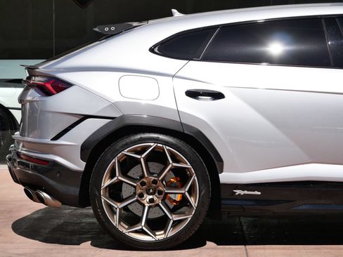 Used 2024 Lamborghini Urus Performante AWD/4WD image 12