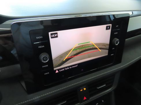 New 2026 Volkswagen Taos SE FWD image 19