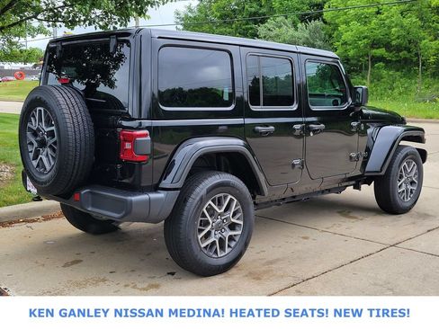 Used 2025 Jeep Wrangler Unlimited Sahara AWD/4WD image 3
