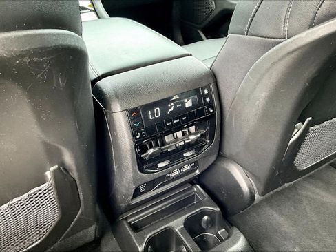 Used 2023 Jeep Grand Cherokee L Limited AWD/4WD image 10