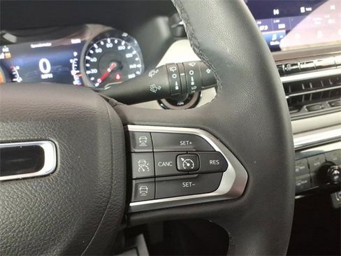 Used 2023 Jeep Compass Limited image 16