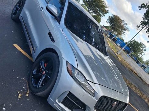 Used 2017 Jaguar F-PACE R-Sport image 1