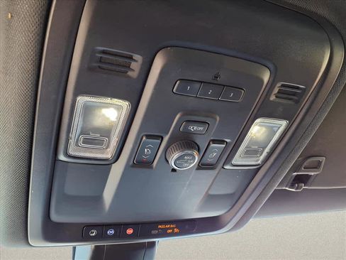 Used 2022 GMC Yukon XL AT4 image 10