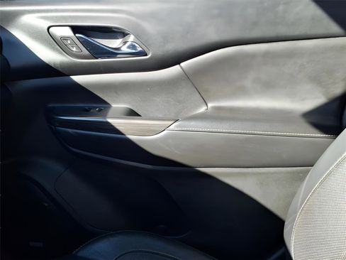 Used 2017 GMC Acadia SLT image 27