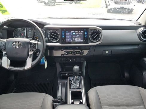 Used 2018 Toyota Tacoma SR5 RWD image 15