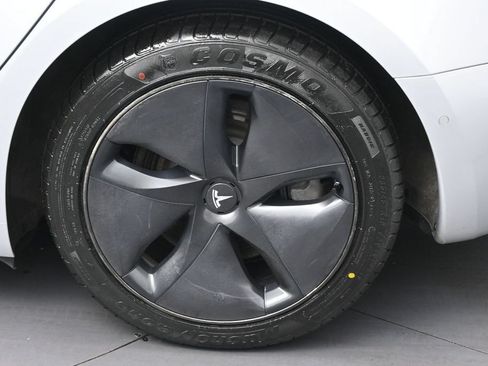 Used 2018 Tesla Model 3 Long Range RWD image 31