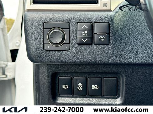 Used 2020 Lexus GX 460 Premium w/ Premium Package image 35