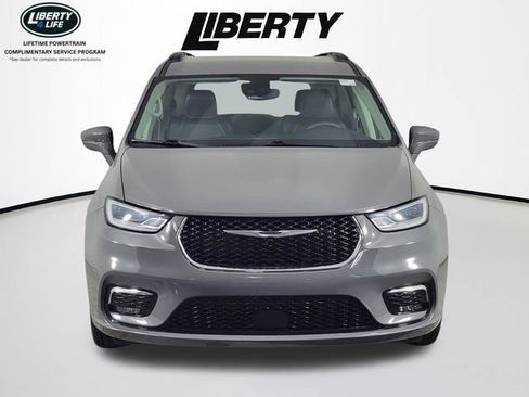 Used 2022 Chrysler Pacifica Touring-L FWD image 8