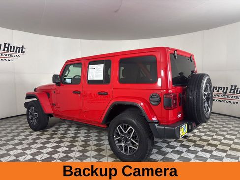 Used 2025 Jeep Wrangler Unlimited Sahara AWD/4WD image 7