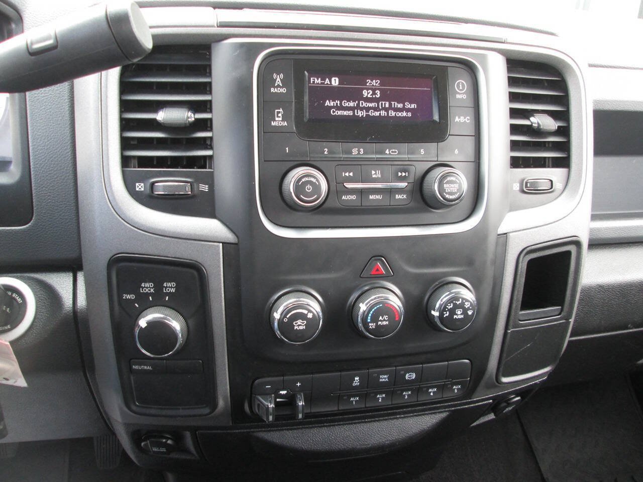 Used 2017 RAM 3500 Tradesman w/ Chrome Appearance Group AWD/4WD image 21